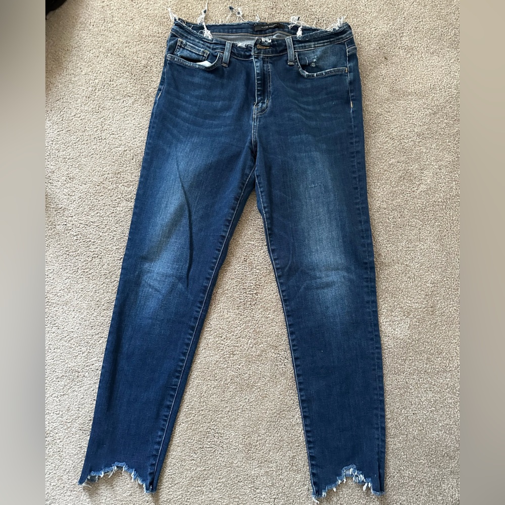 Stretchy, distressed skinny jeans